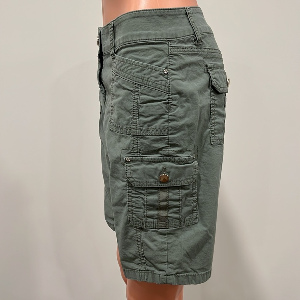 White House Black Market Green Cargo Shorts Size 2 - Picture 3 of 10